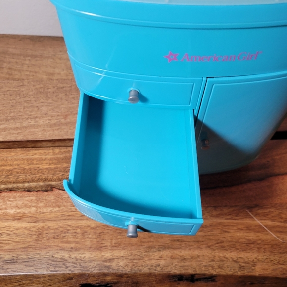 American Girl Truly blue hairstyling caddy missing a few things - Picture 4 of 10